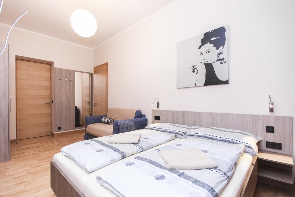 Manesova Astra Apartment Praga Habitación foto
